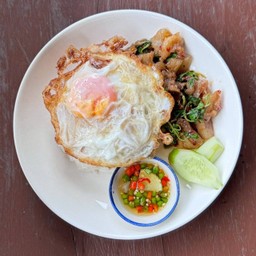 ข้าวราดกระเพราะเอ็นเนื้อตุ้น