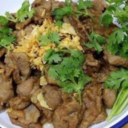 เครื่องในไก่ผัดกระเทียม [ เป็นกับข้าว ]