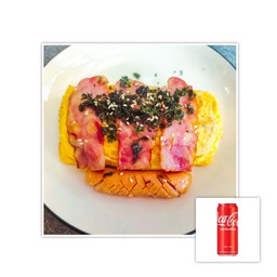 [อร่อยซ่ากับโค้ก] มาม่าห่อไข่ (+ชีส) โปะเบคอน3ชิ้น ไส้กรอก1ชิ้น โรยหน้าด้วยสาหร่าย +  โค้ก ออริจินัล (กระป๋อง)
