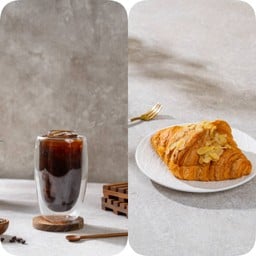[เซตสุดฮิต] Iced Black Coffee + French Butter Almond Croissant 120g.