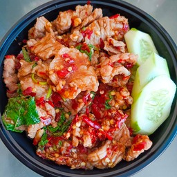 กระเพราเนื้อ ราดข้าว