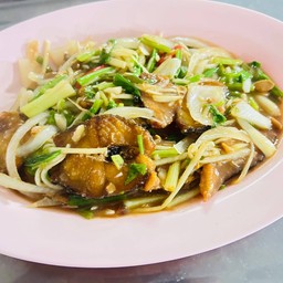 ปลาช่อนทอดผัดขึ้นช่าย