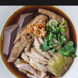 ข้าวมันไก่+ก๋วยเตี๋ยวไก่มะระอรวรรณ
