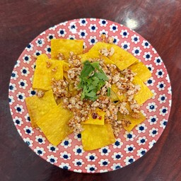 ยำเกี๊ยวกรอบ