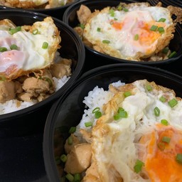 ไก่กระเทียม+ไข่ดาว