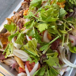 ยำไข่ดาวกุนเชียงหมูสับ