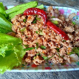 ลาบหมูเป็นกับข้าว