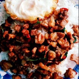 ผัดกระเพราเนื้อชิ้น