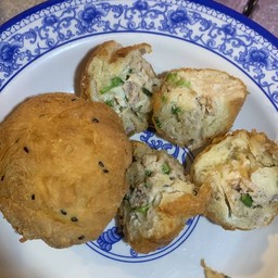 ขาลาเปาทอดไส้หมูสับ   1ลูก