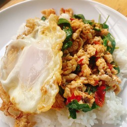 กระเพราไก่+ใข่ดาว