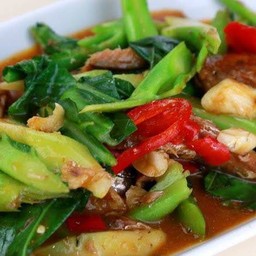 คะน้าผัดปลากระป๋อง (กับข้าว)