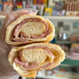 แฮมแอนด์ชีสชิโอะปัง