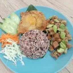 หมู3ชั้นผัดสะตอไข่ดาวเจราดข้าว