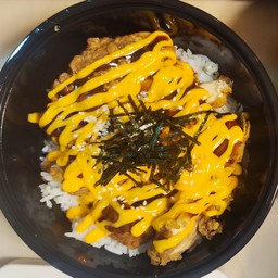 ข้าวไก่กรอบราดซอสชีส