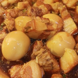 พะโล้ไข่ไก่หมูสามชั้น