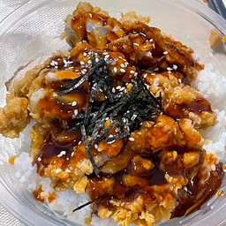 ข้าวไก่กรอบราดซอสสไปซี่มายองเนส