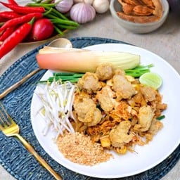 ผัดไทย ไก่กรอบ