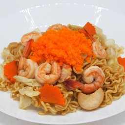 ผัดมาม่าเกาหลีกุ้ง+ไข่กุ้ง