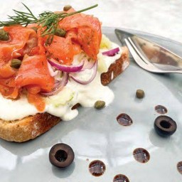 แซลมอนครีมชีส โทส