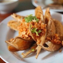 ปลาเนื้ออ่อนทอดกระเทียม