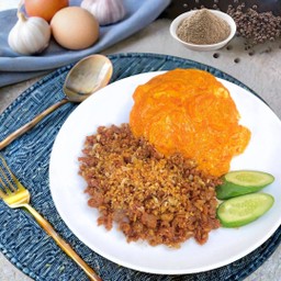 ข้าวไข่ข้นเนื้อทอง หมูฟูกรอบทอดกระเทียม