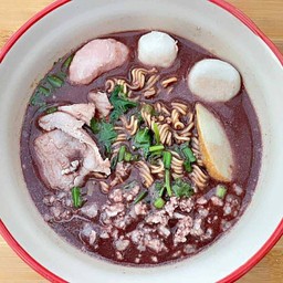 ก๋วยเตี๋ยวหมู น้ำตก (ไม่ใช่ก๋วยเตี๋ยวเรือ)