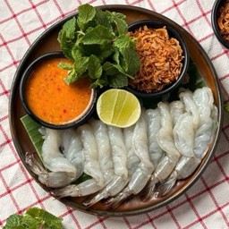 กุ้งแช่น้ำปลา fresh shrimp with spicy seafood salad