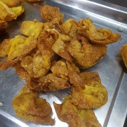 เกี๊ยวทอดไส้หมูเด้ง 4 ชิ้น