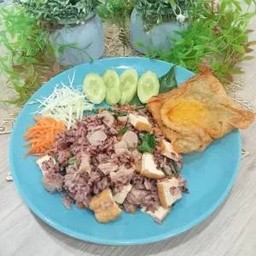 ข้าวผัดรวมมิตรเจไข่ดาวเจ