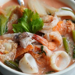 สุกี้น้ำ กุ้ง - ปลาหมึก [ น้ำจิ้มโบราณ ]
