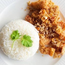 ข้าวหมูสามชั้นผัดกระเทียม