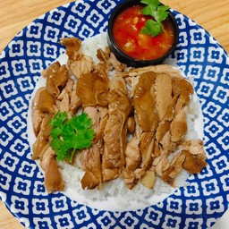 ข้าวหน้าไก่ต้มน้ำปลา