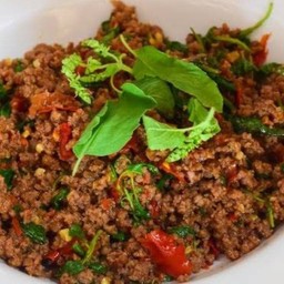 กระเพราเนื้อโคขุนสูตร 5 พริกเป็นกับข้าว