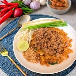 ผัดไทย เนื้อวากิวสับ
