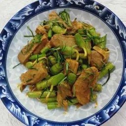 ผัดเผ็ดเป็ดย่างเจ