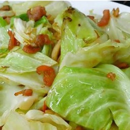 กะหล่ำปลีผัดน้ำปลาอย่างดีเป็นกับข้าว