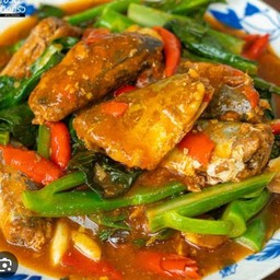 ข้าวคะน้าปลากระป๋อง