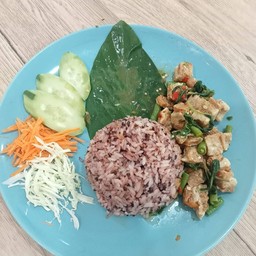 ข้าวกระเพราเต้าหู้ไข่ดาวเจ