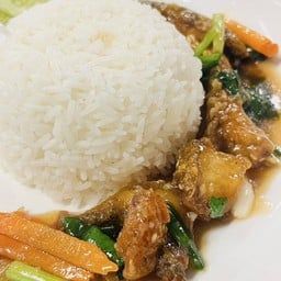 ผัดน้ำมันหอย ราดข้าว