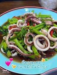 ผัดผักบุ้งปลาหมึก