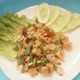 พล่าปลาเค็มเจ