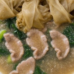 ราดหน้าหมูเส้นใหญ่