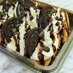 ขนมปัง+ วิปครีม+ โอลิโอ้