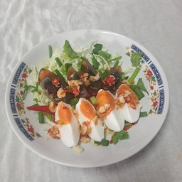 ยำไข่เยี่ยวม้าไข่เค็ม น้ำยำสุดแซ่บ