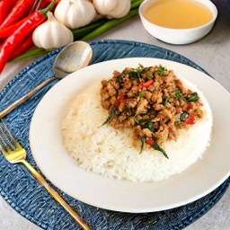 กะเพรา หมูสับ ผัดน้ำ