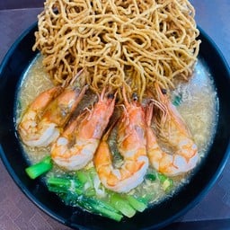 บะหมี่กรอบราดหน้ากุ้ง