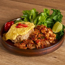 CH017เนื้อสะโพกไก่ผัดต้มยำแห้ง เสิร์ฟพร้อมข้าวกล้อง