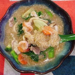 ราดหน้าเส้นหมี่รวมมิตร