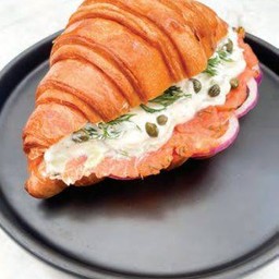 ครัวซองแซนวิชแซลมอน