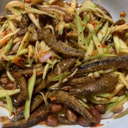 ยำมะม่วงปลากรอบ